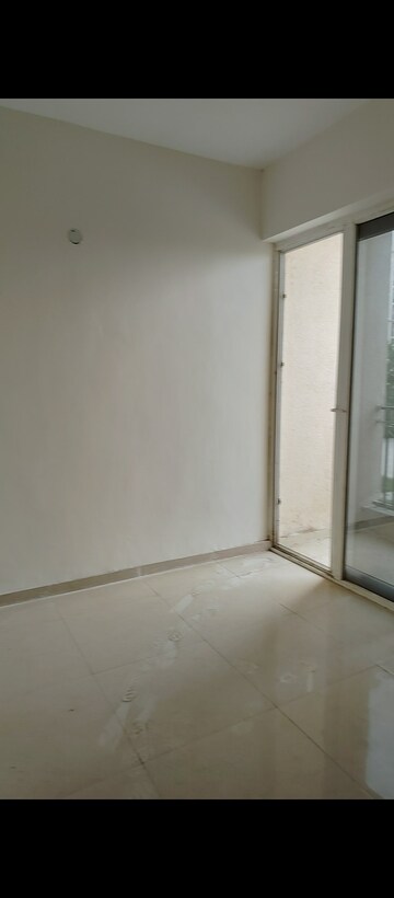 Room in 2 BHK Apartment at Signature The Millennia 2, Sector 37d – for Rent