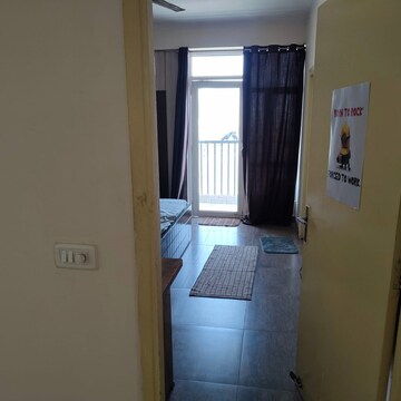 Room in 2 BHK Apartment at Supertech Cape Town, Sector 74 – for Rent