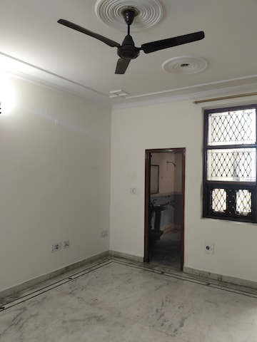 Room in 3 BHK Independent House at Sector 27 – for Rent
