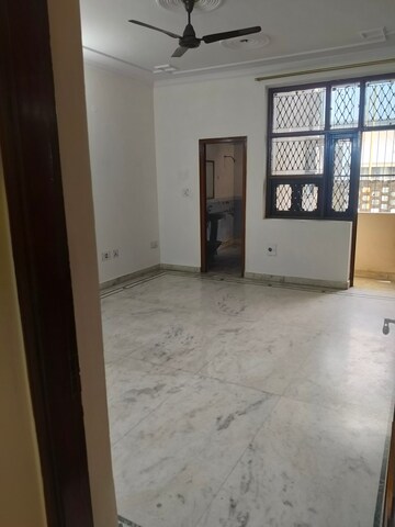 Room in 3 BHK Independent House at Sector 27 – for Rent