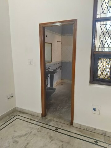 Room in 3 BHK Independent House at Sector 27 – for Rent