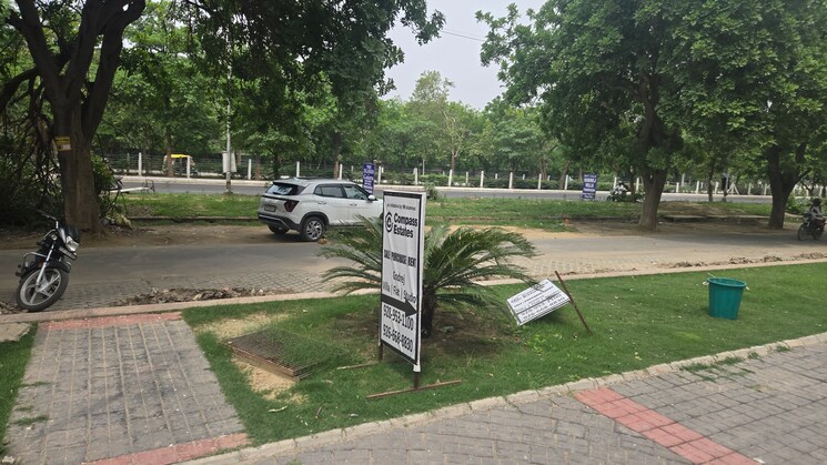  Parking, godrej-golf-link-villas 4 Bedroom 2359 Sq.Ft. Apartment In Sector 27 Yamuna Expressway Greater Noida 8747843