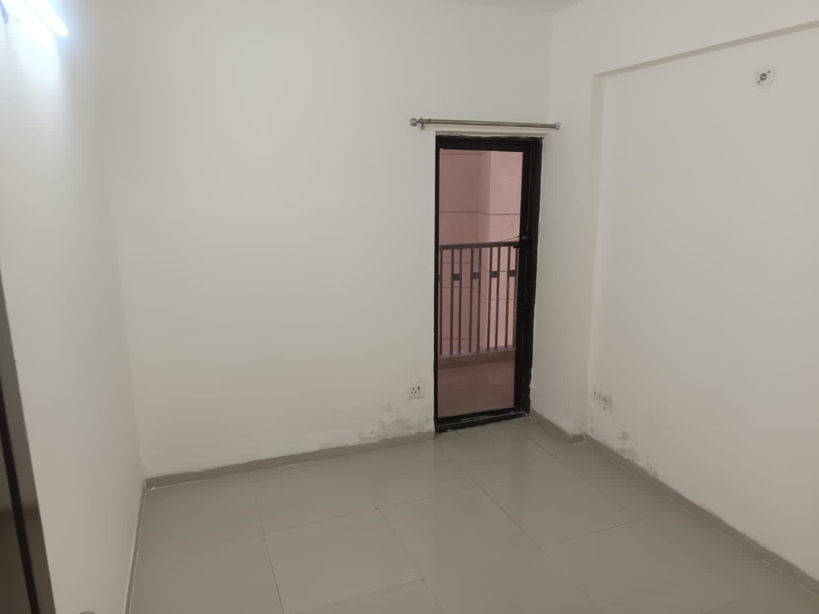 2 BHK Apartment For Rent in Logix Blossom County