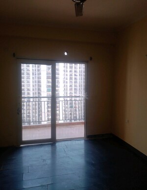 Room in 2 BHK Apartment at Antriksh Golf View, Sector 78 – for Sale
