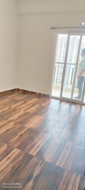 Room in 2 BHK Apartment at Gaur City 2 - 12th Avenue, Sector 16c Greater Noida – for Sale