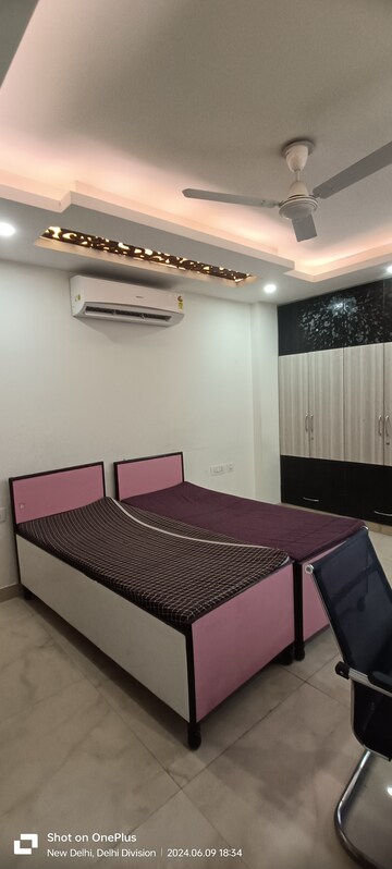  Pg For Rent in South Extension