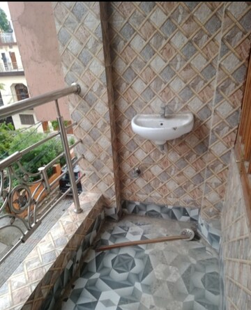 Balcony in 2 BHK Independent House at Jankipuram – for Rent
