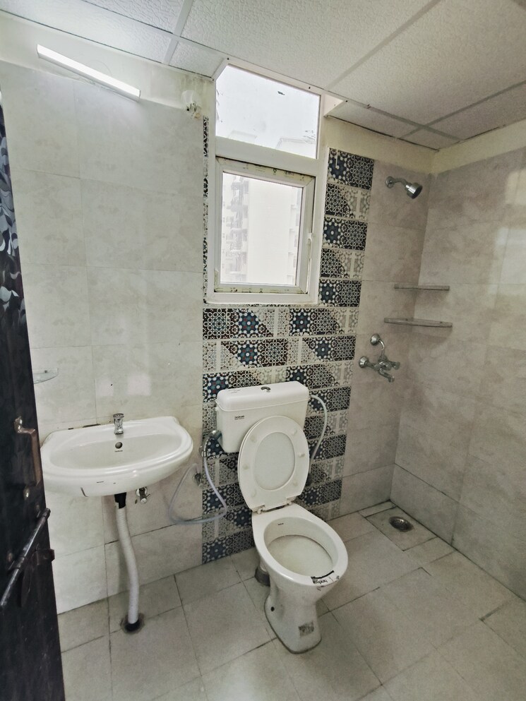 Bathroom, signature-global-proxima 2 Bedroom 685 Sq.Ft. Apartment In Sector 89 Gurgaon 8748006