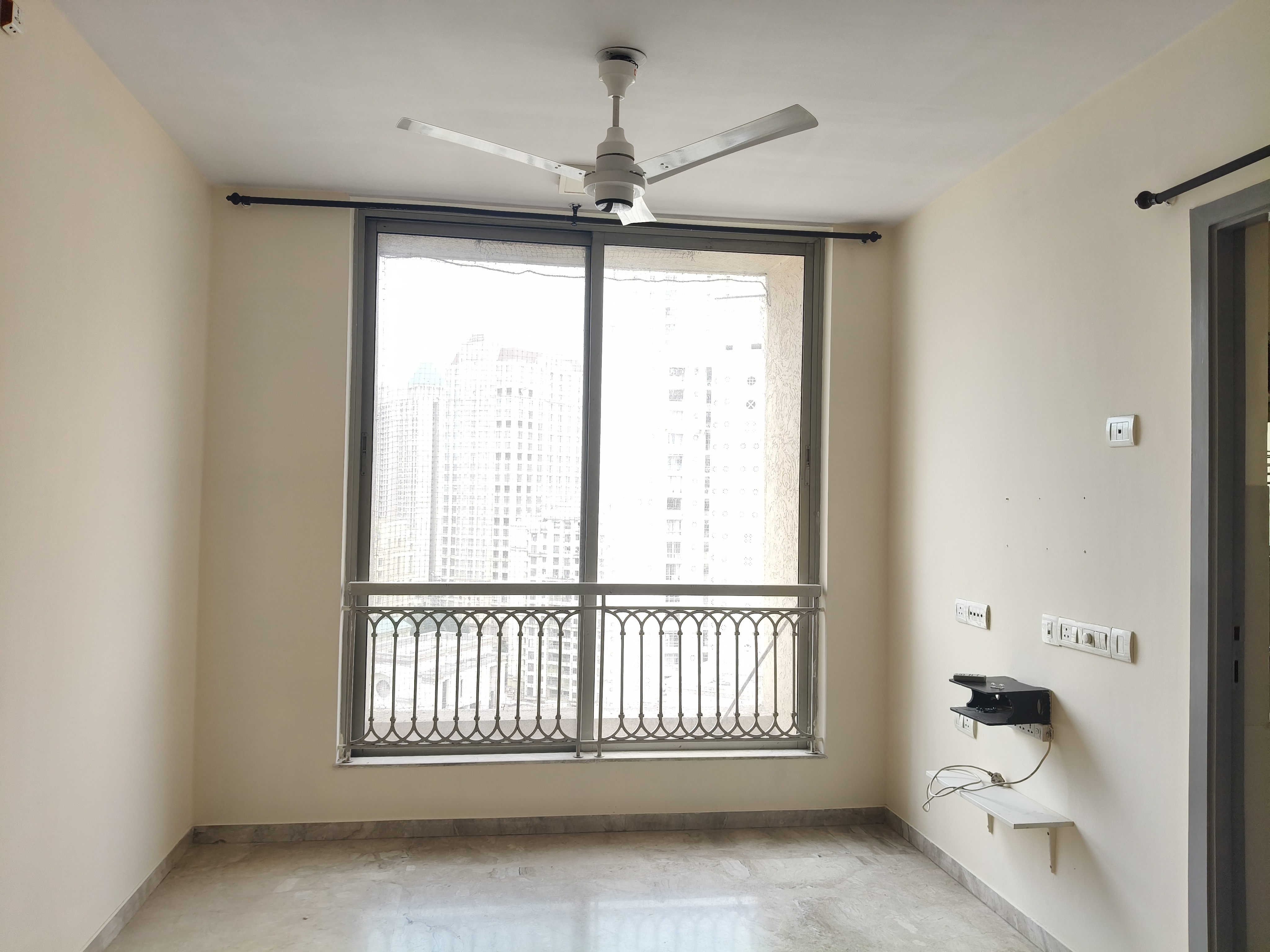 1 BHK 450 Sq.Ft. Apartment in Hiranandani Estate Solitaire C
