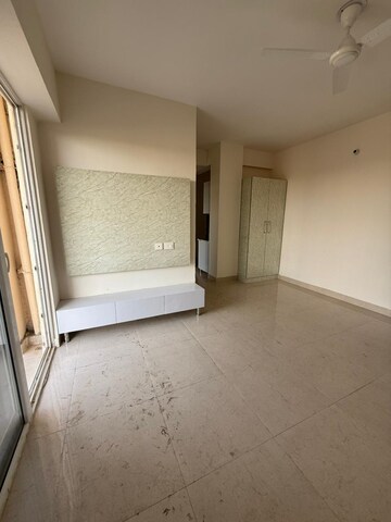 Room in 2 BHK Apartment at Signature Global Proxima, Sector 89 – for Rent