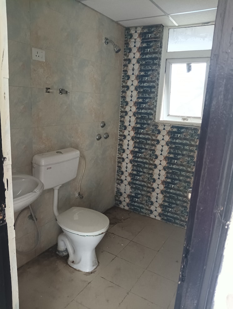 Bathroom, signature-the-serenas 2 Bedroom 724 Sq.Ft. Apartment In Sohna Sector 36 Gurgaon 8742386