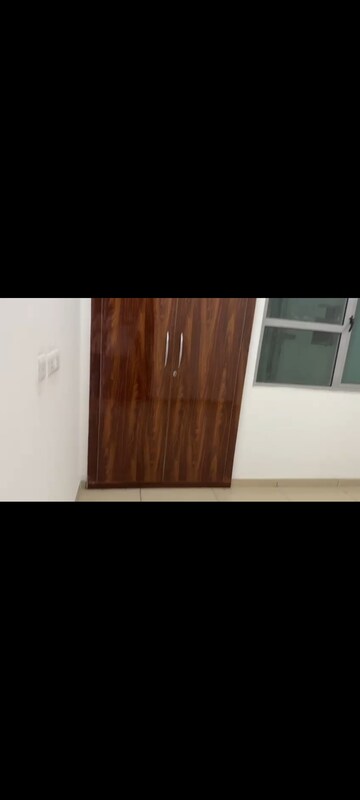Room in 3 BHK Apartment at Gulshan Bellina, Sector 16 Greater Noida – for Rent