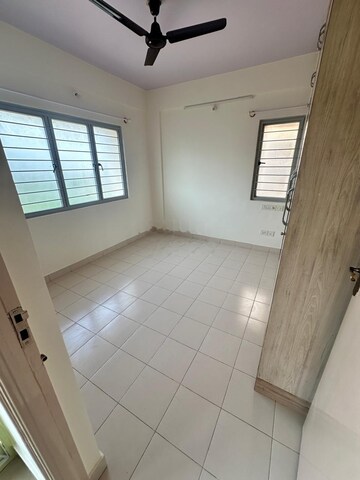 Room in 4 BHK Apartment at Shriram Shreyas, Kodigehalli – for Rent