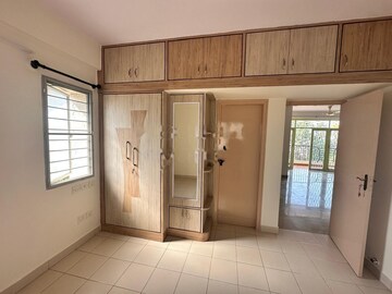 Room in 4 BHK Apartment at Shriram Shreyas, Kodigehalli – for Rent