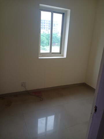 Room in 4 BHK Builder Floor at Sare Springview Floors, Lal Kuan – for Rent