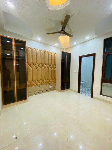 Room in 2 BHK Apartment at Gaurs Siddhartham, Siddharth Vihar – for Rent