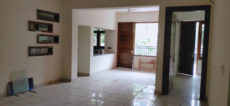 Living Room, omicron i greater noida 4 Bedroom 350 Sq.Yd. Builder Floor In Omicron I Greater Noida Greater Noida 8748152