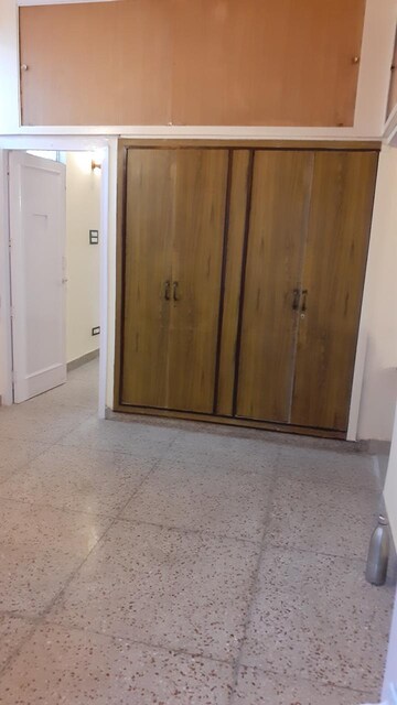 Room in 1 BHK Apartment at Green Park Extension – for Rent