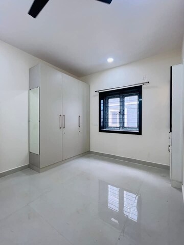 Room in 3 BHK Apartment at RS Towers Madhapur, Madhapur – for Rent