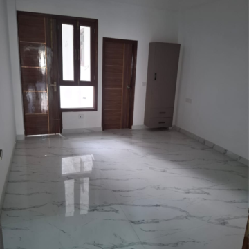 Room in 4 BHK Builder Floor at Sector 105 – for Rent