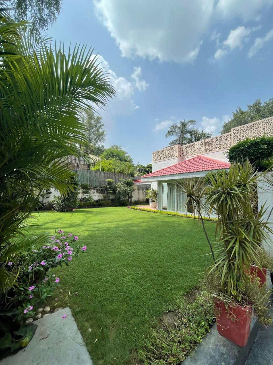 4 BHK + Servant Room Villa For Sale in Saket