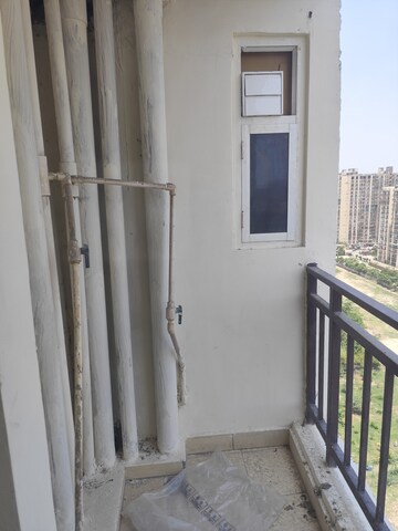 Building Lobby in 3.5 BHK Apartment at Gardenia Golf City, Sector 75 – for Rent