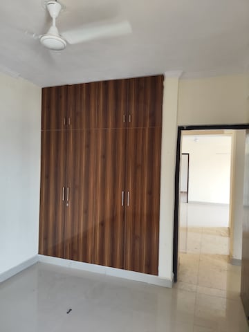 Room in 3.5 BHK Apartment at Gardenia Golf City, Sector 75 – for Rent