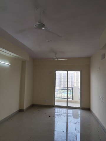 Room in 3.5 BHK Apartment at Gardenia Golf City, Sector 75 – for Rent
