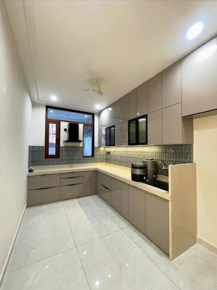 Kitchen, sector 32 3.5 Bedroom 3150 Sq.Ft. Builder Floor In Sector 32 Faridabad 8748302