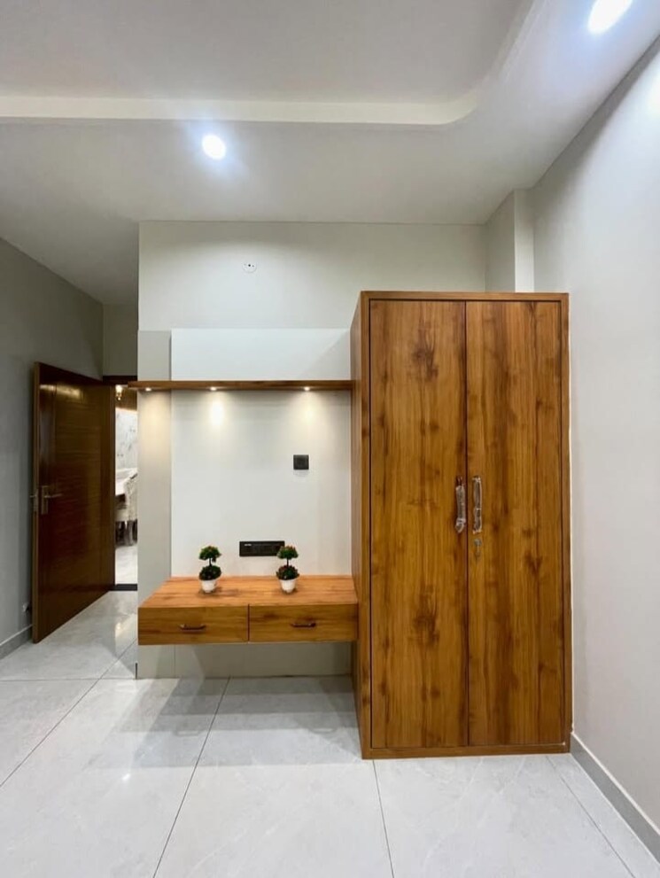 Room, sector 32 3.5 Bedroom 3150 Sq.Ft. Builder Floor In Sector 32 Faridabad 8748302