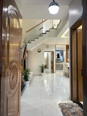 Building Lobby in 3.5 BHK Builder Floor at Sector 32 – for Rent