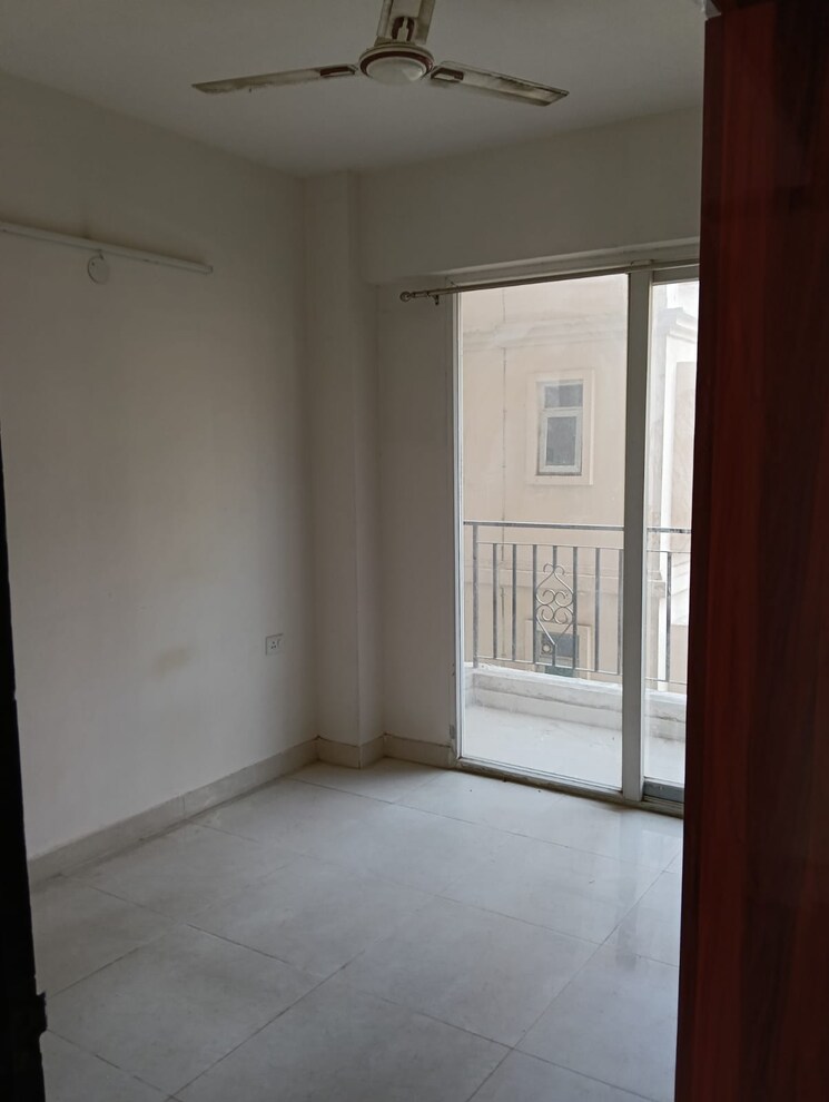 Room, signature-the-serenas 2.5 Bedroom 745 Sq.Ft. Apartment In Sohna Sector 36 Gurgaon 8748317