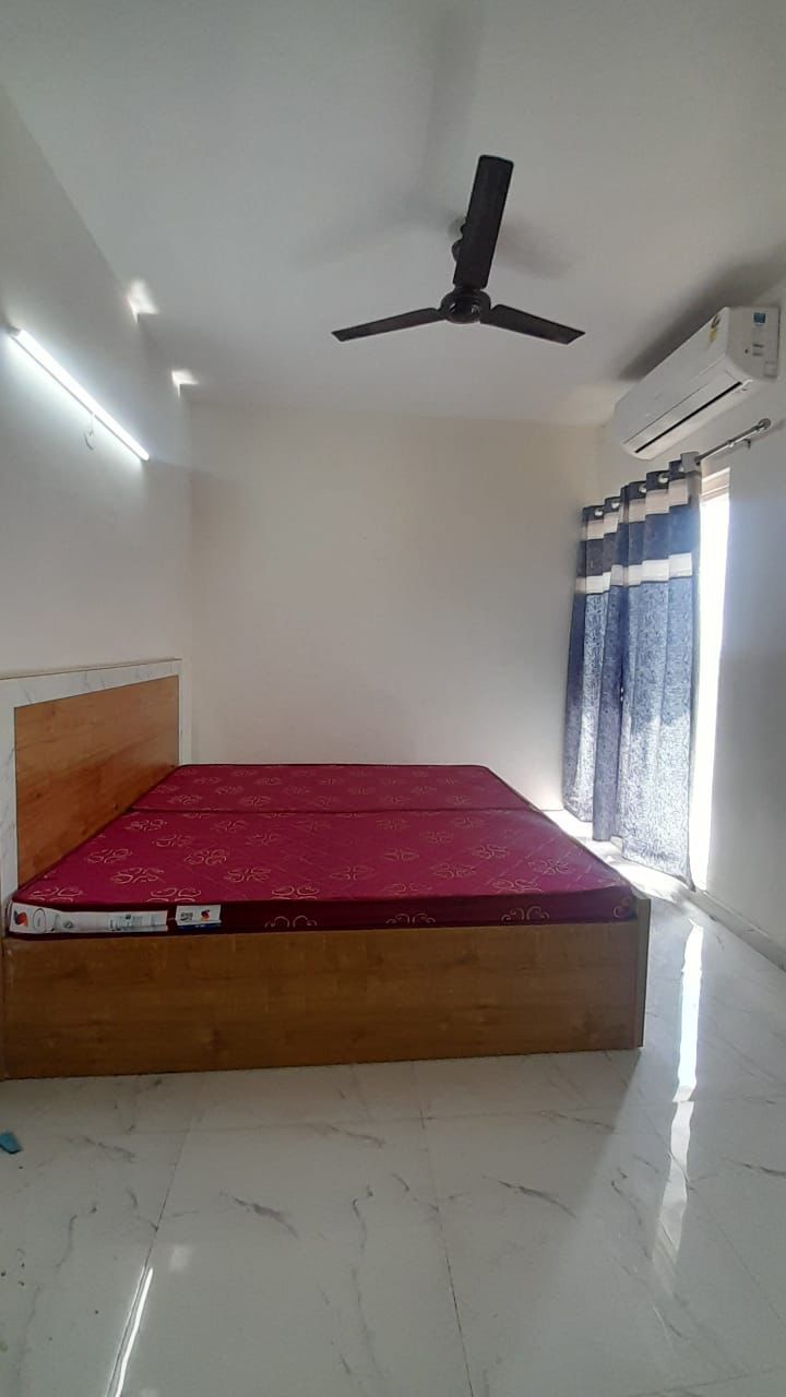 2 BHK + Extra Room Apartment For Rent in Signature Global Proxima