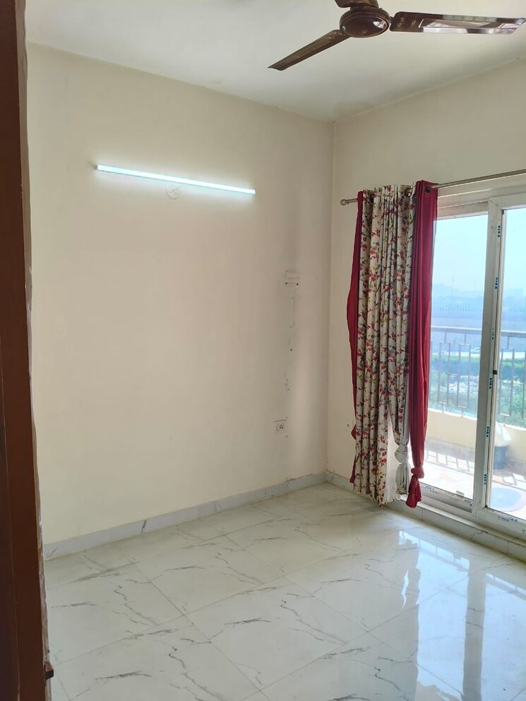 Room, signature-global-proxima 2 Bedroom 674 Sq.Ft. Apartment In Sector 89 Gurgaon 8748321