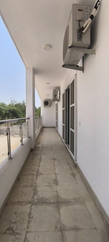 Building Lobby in 5 BHK Apartment at SS Linden, Sector 84 – for Rent