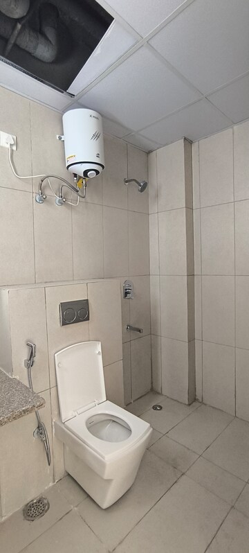 Bathroom in 5 BHK Apartment at SS Linden, Sector 84 – for Rent