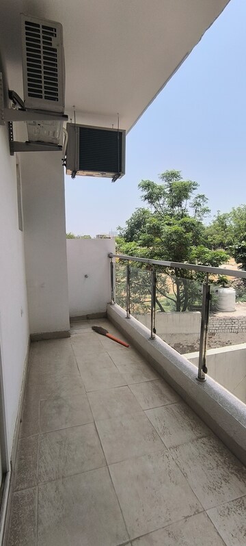 Balcony in 5 BHK Apartment at SS Linden, Sector 84 – for Rent
