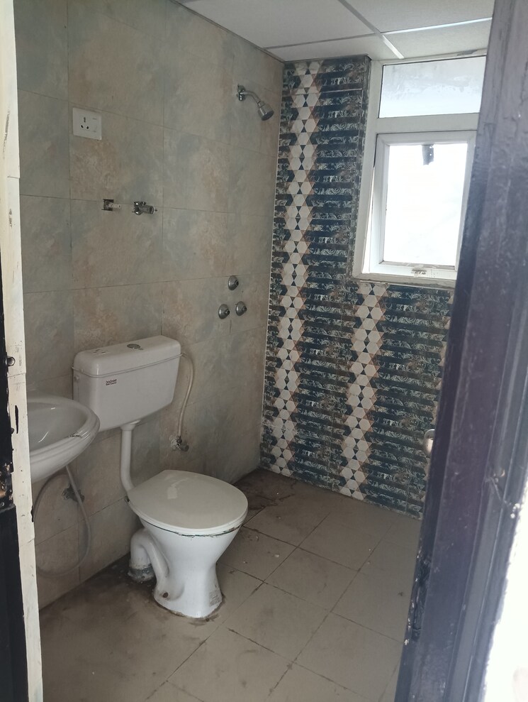 Bathroom, signature-the-serenas 2 Bedroom 614 Sq.Ft. Apartment In Sohna Sector 36 Gurgaon 8748328