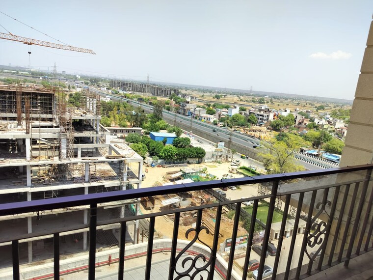 Balcony, signature-the-serenas 1.5 Bedroom 488 Sq.Ft. Apartment In Sohna Sector 36 Gurgaon 8748348