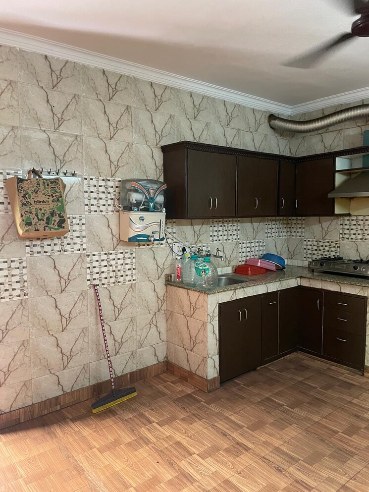 Kitchen, tagore garden 2 Bedroom 150 Sq.Yd. Builder Floor In Tagore Garden Delhi 8748372