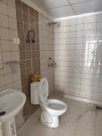 Bathroom in 2.5 BHK Apartment at Futec Gateway, Sector 75 – for Rent