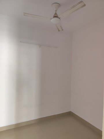Room in 2.5 BHK Apartment at Futec Gateway, Sector 75 – for Rent