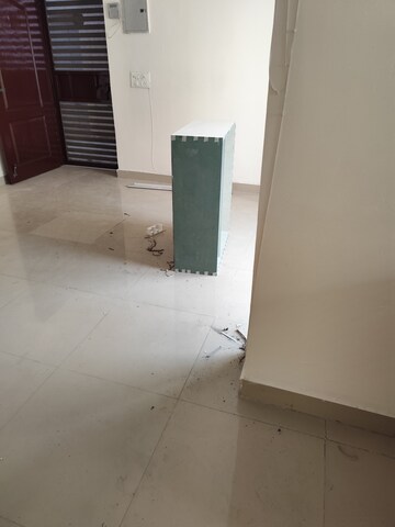 Room in 2.5 BHK Apartment at Futec Gateway, Sector 75 – for Rent