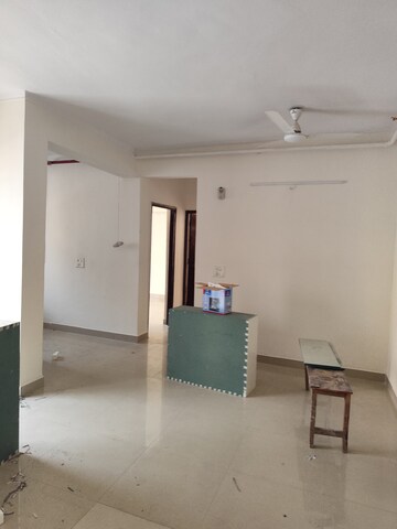 Room in 2.5 BHK Apartment at Futec Gateway, Sector 75 – for Rent
