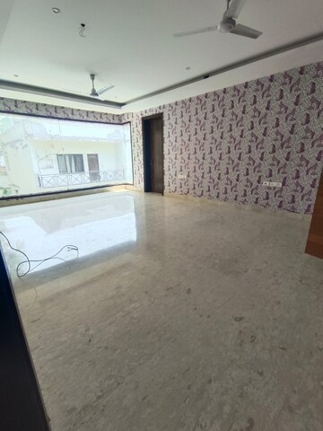 Room in 5 BHK Villa at Saket – for Sale
