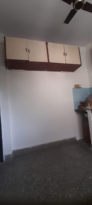Room in 1 BHK Apartment at Raheja Township, Malad East – for Rent