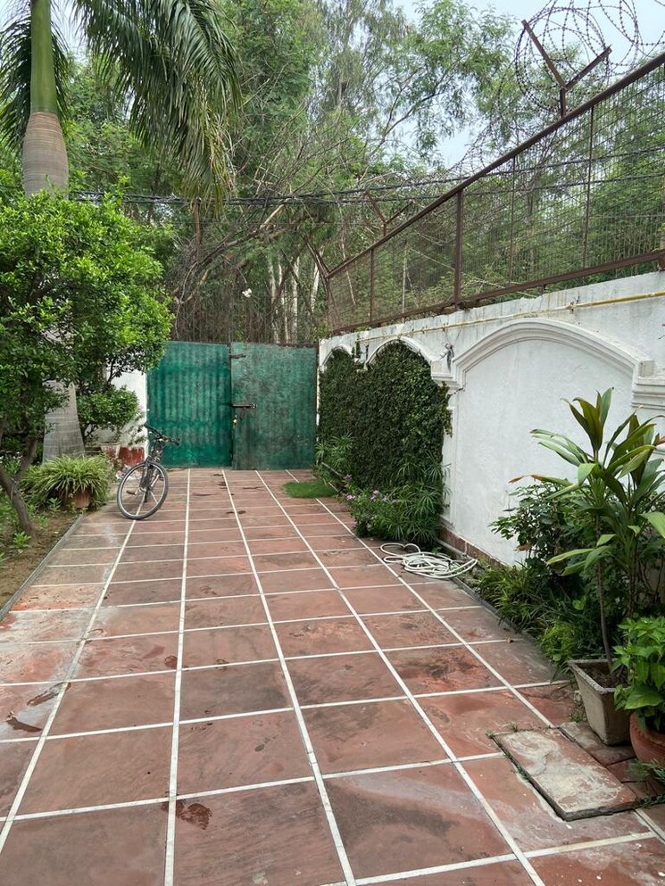 Balcony, saket 4 Bedroom 4680 Sq.Ft. Villa In Saket Delhi 8748400