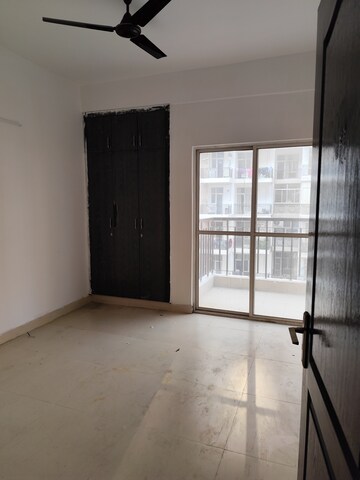 Room in 3 BHK Apartment at Aims Golf Avenue II, Sector 75 – for Rent