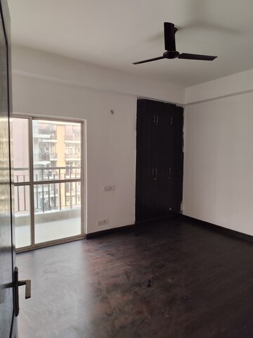 Room in 3 BHK Apartment at Aims Golf Avenue II, Sector 75 – for Rent
