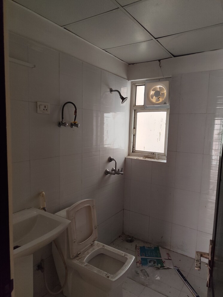 Bathroom, aims-golf-avenue-ii 3 Bedroom 1455 Sq.Ft. Apartment In Sector 75 Noida 8748438
